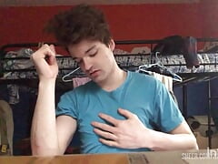 Niko Springs Strips Down and Shows Off His Hot Body