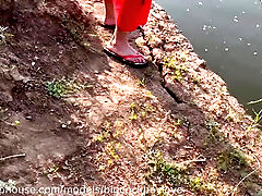 Showed a dick to the drivers of a random twink athlete with a big dick fucked on the highway.