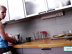 Cum Craving Blonde Matthew M Masturbates And Pokes His Butt!